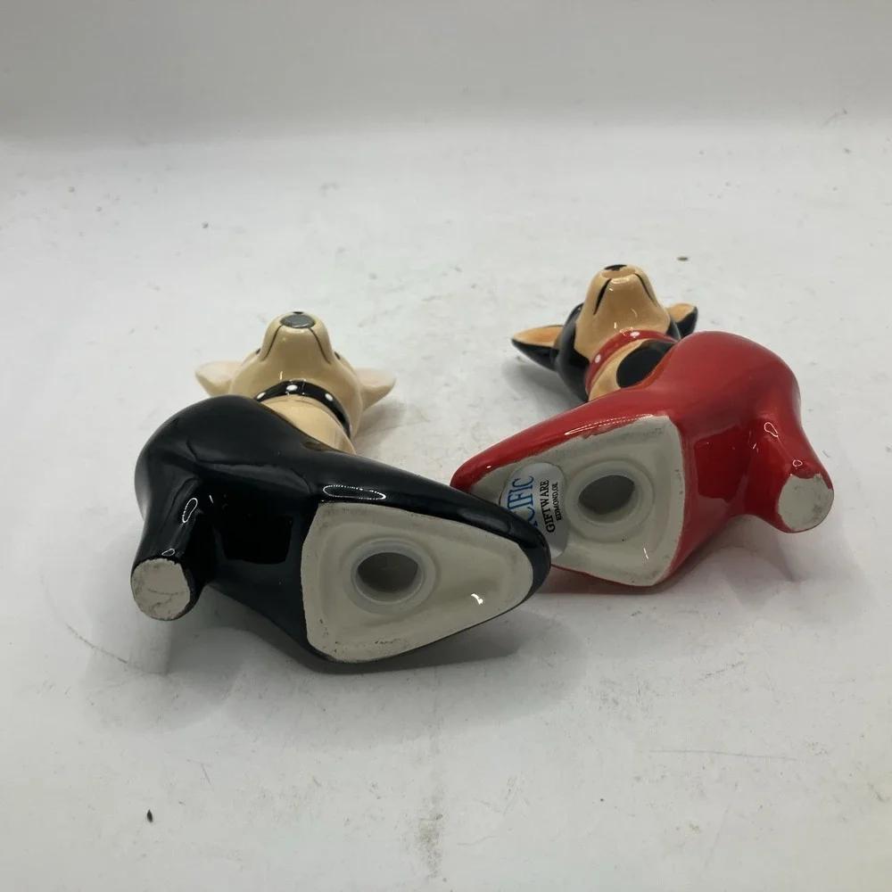 Kissing Chihuahua Dogs In Red And Black Pump Heel‎ Shoes Salt And Pepper Shakers